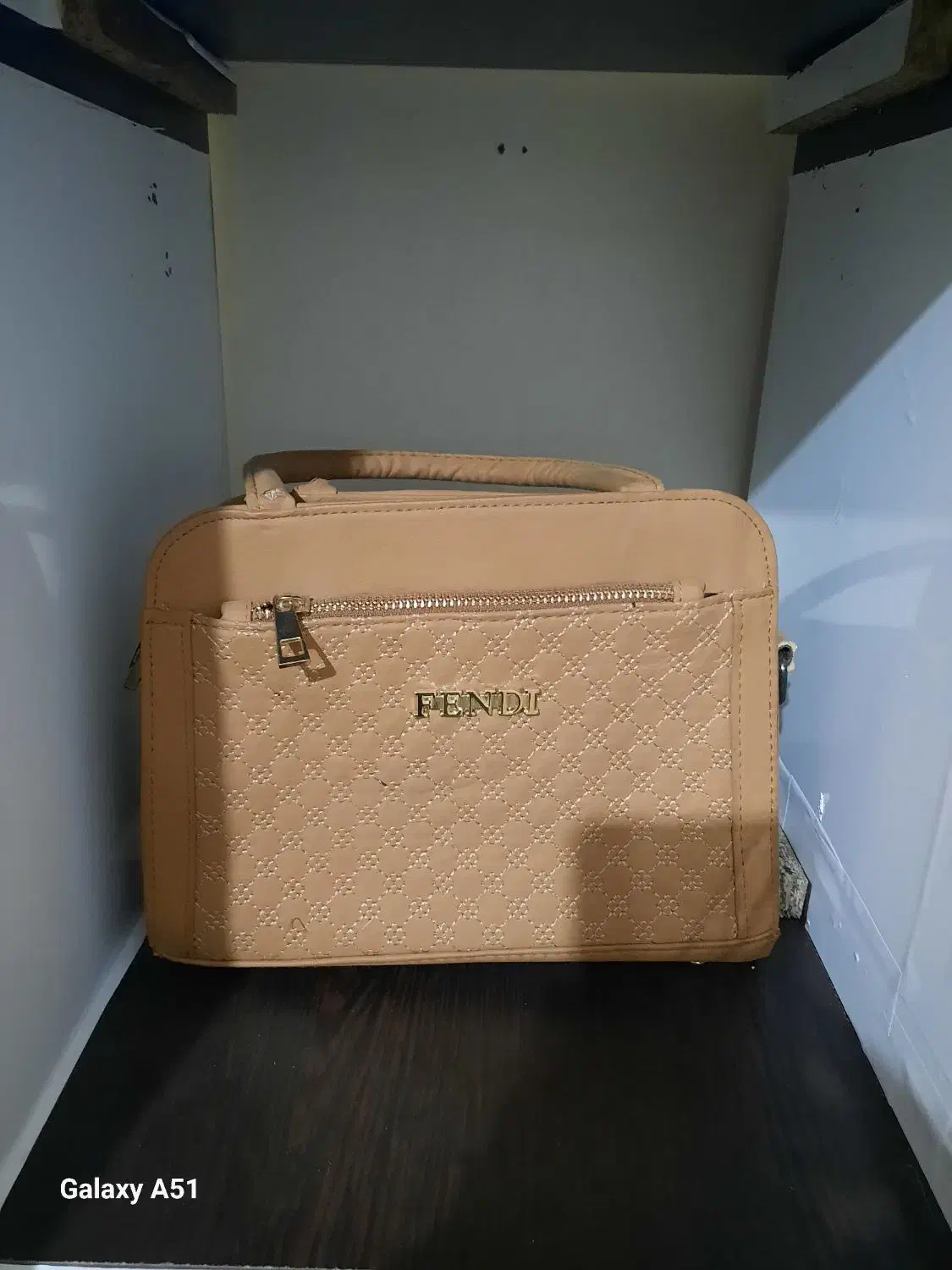 کیف زنانه|کیف، کفش، کمربند|پرند, فاز ۱|دیوار