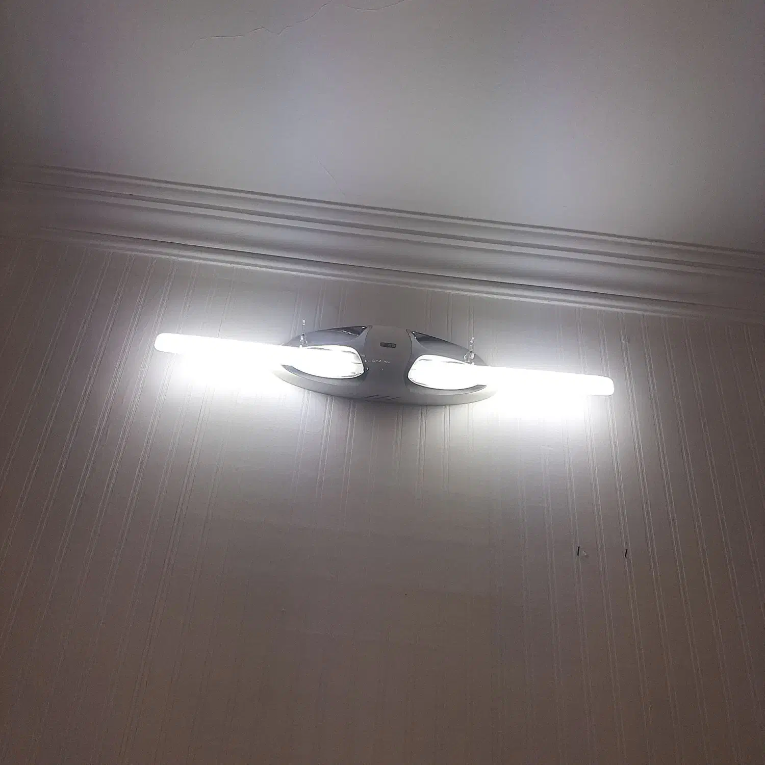 مهتابی دوتایی|لامپ و چراغ|تهران, سازمان برنامه جنوبی|دیوار