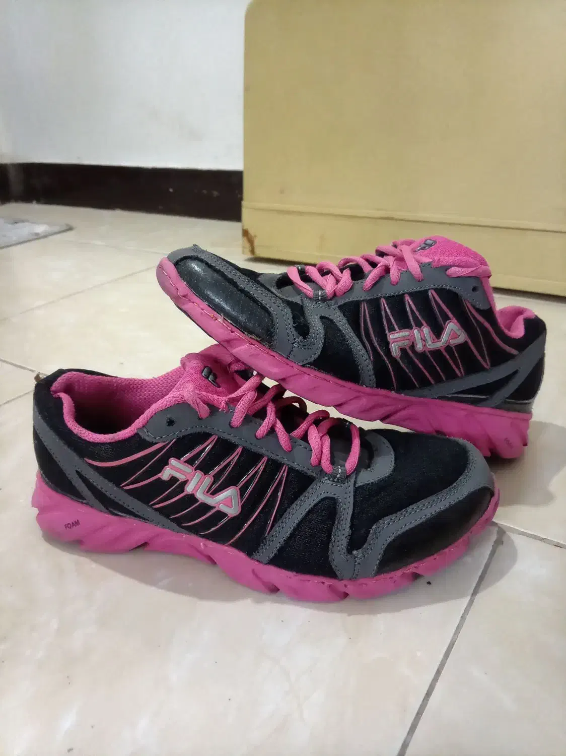 کتونی فیلا اورجینال سایز38ونیم|کیف، کفش، کمربند|هشتگرد, شهرک ارم شرقی|دیوار