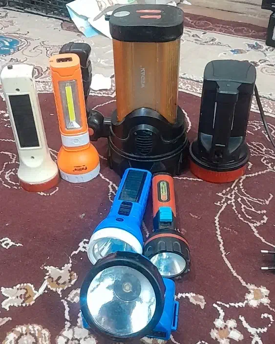 چراغ های شارژی سالم و درحدنو نور سفید یخی|لامپ و چراغ|میناب, |دیوار