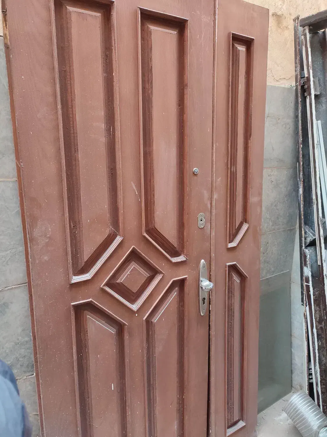 درب آپارتمانی چوبی تمیز همراه با چهارچوب درب|مصالح و تجهیزات ساختمان|مشهد, شهید بهشتی|دیوار