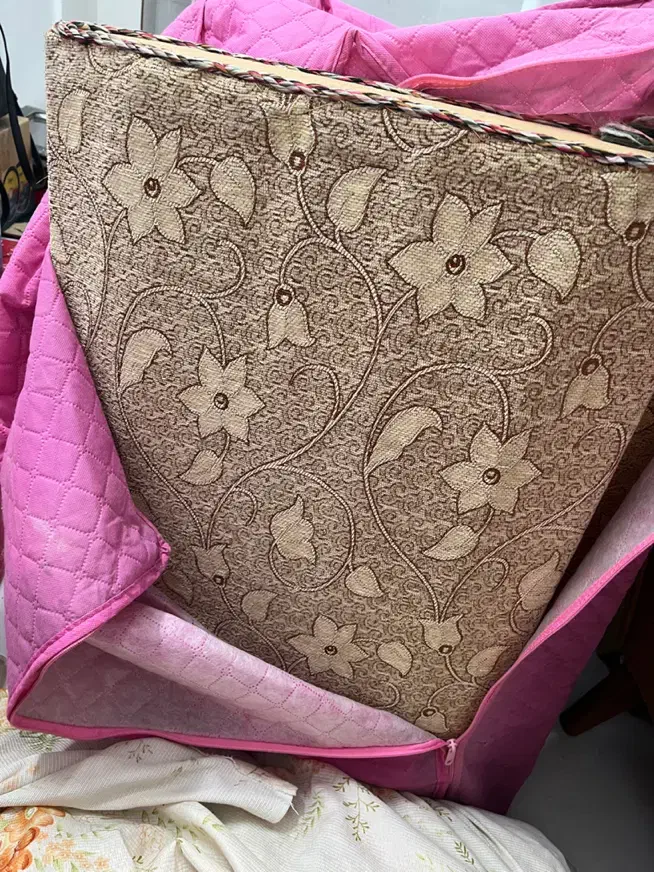 پشتی|پشتی|شاهین‌شهر, عطار|دیوار