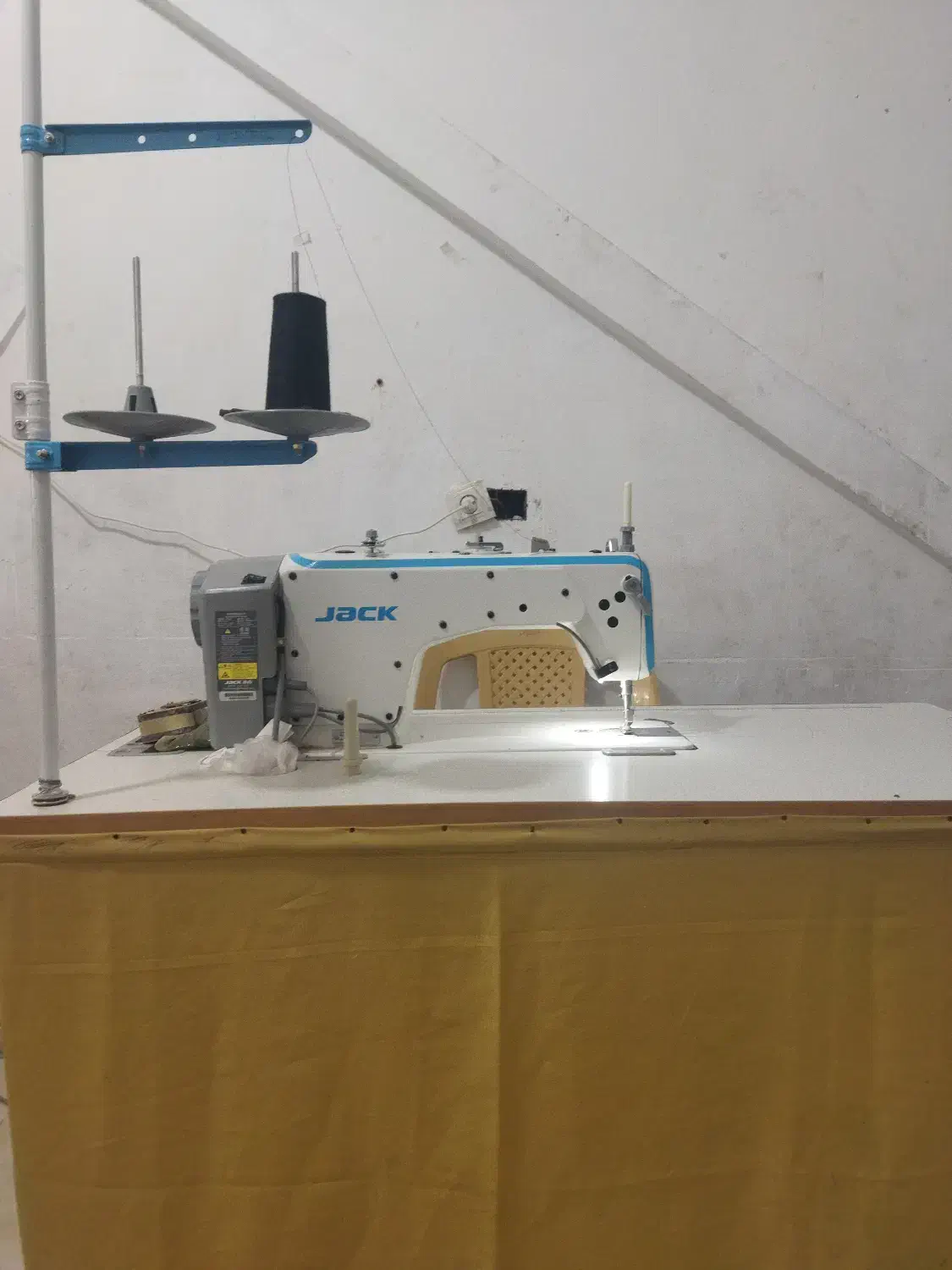 چرخ خیاطی راسته دوز مردانه.با تمام وسایل خیاطی.|چرخ خیاطی و ریسندگی|خاش, |دیوار