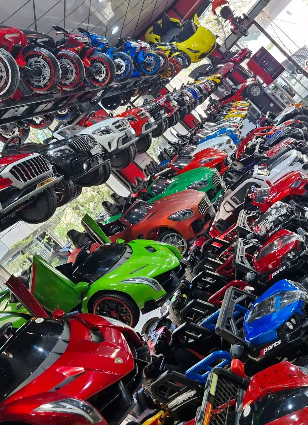 ماشین شارژی درب باز شو ++ چراغ دارxx55|اسباببازی بچه|کرج, کیانمهر|دیوار