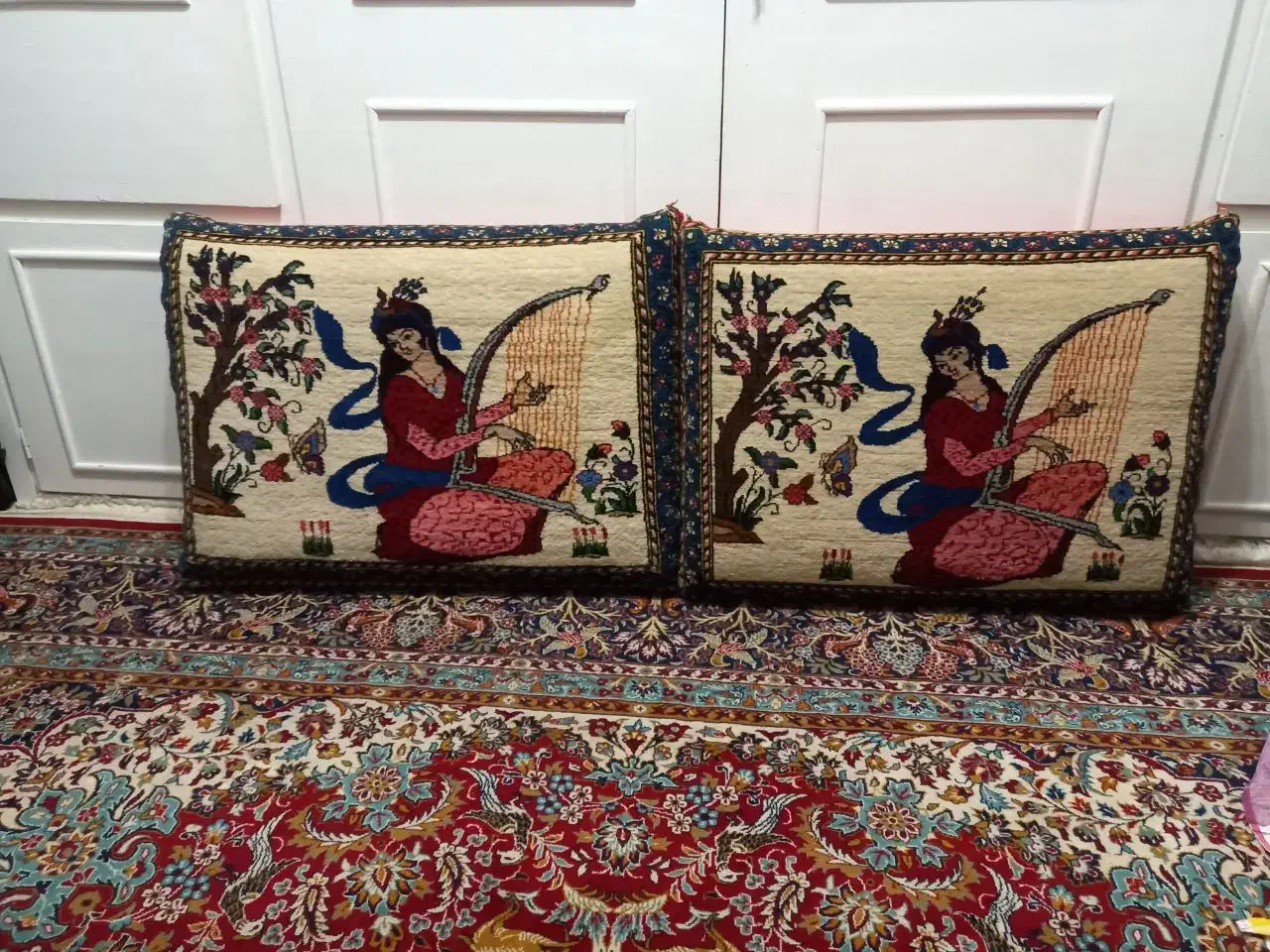 دو عدد پشتی (متکا) دستبافت کاملا سالم و نو سفارشی|پشتی|شهرکرد, |دیوار