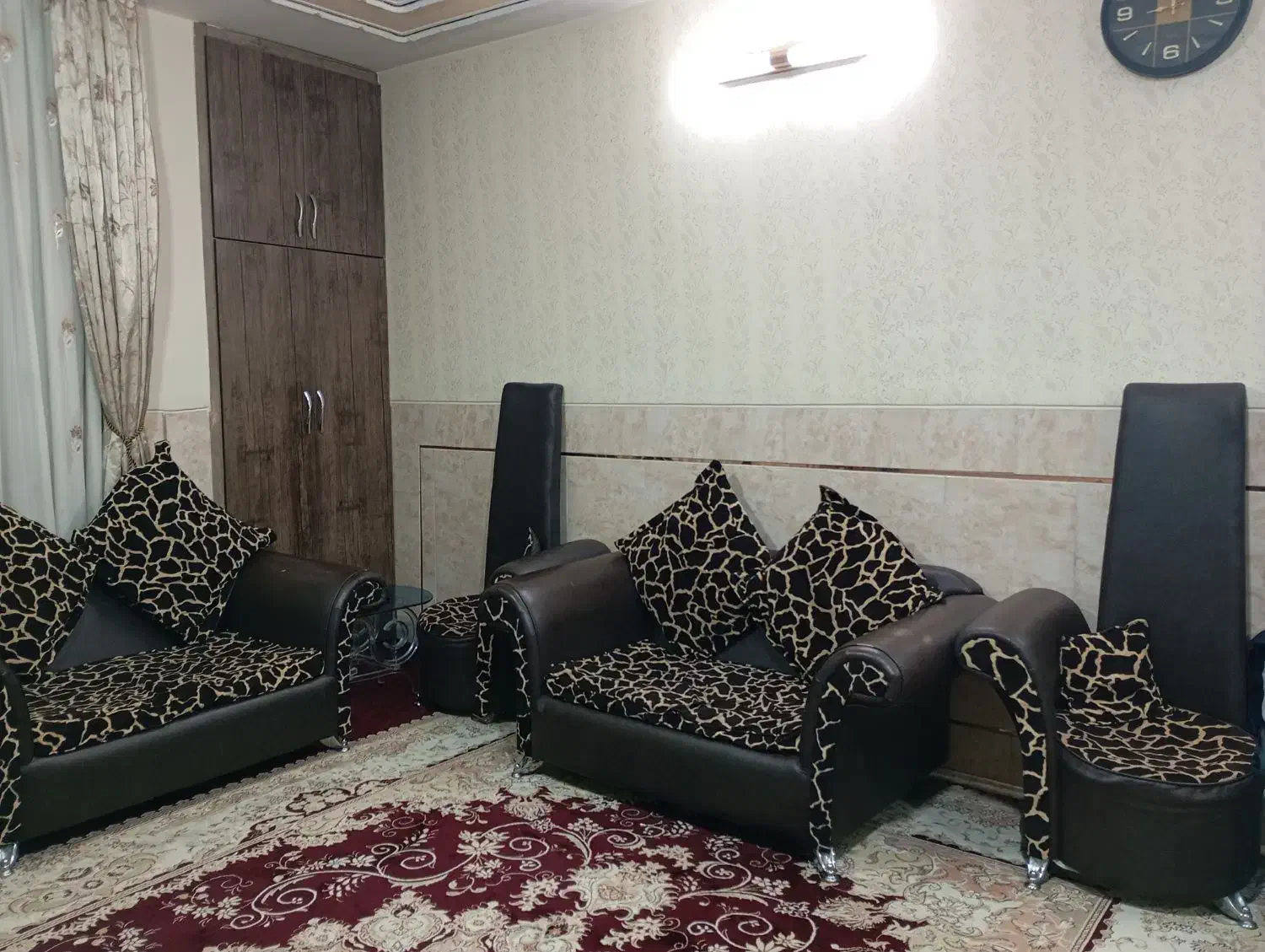 مبل راحتی|مبلمان خانگی و میز عسلی|اصفهان, باغ فدک|دیوار