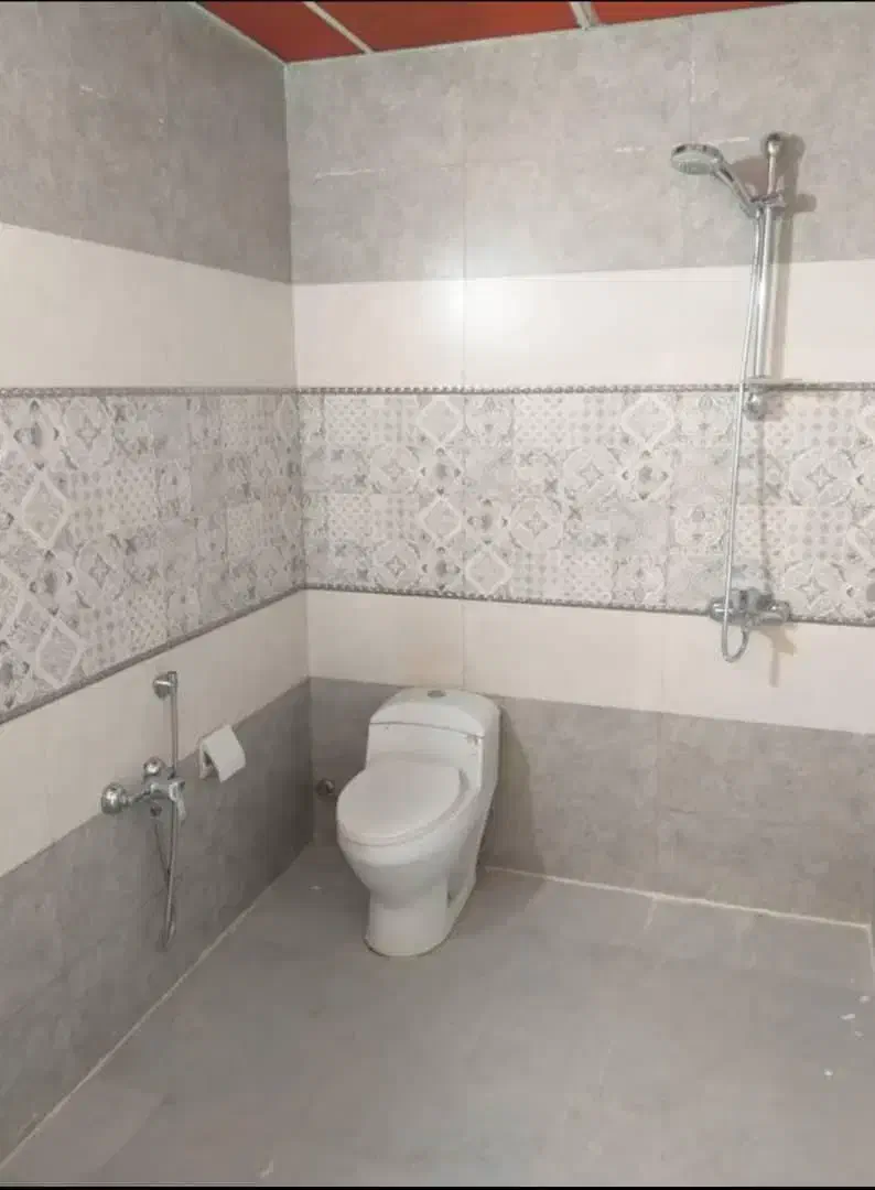 ۱۳۰ متر طبقه همکف با حیا ط اختصاصی