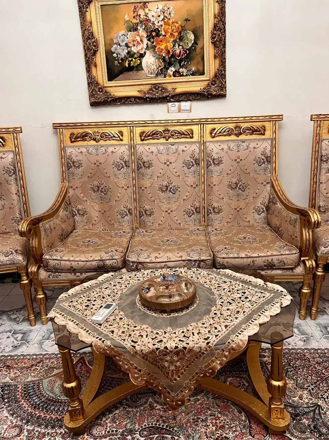 مبل ۹نفره سلطنتی|مبلمان خانگی و میز عسلی|رشت, سعدی (تختی)|دیوار