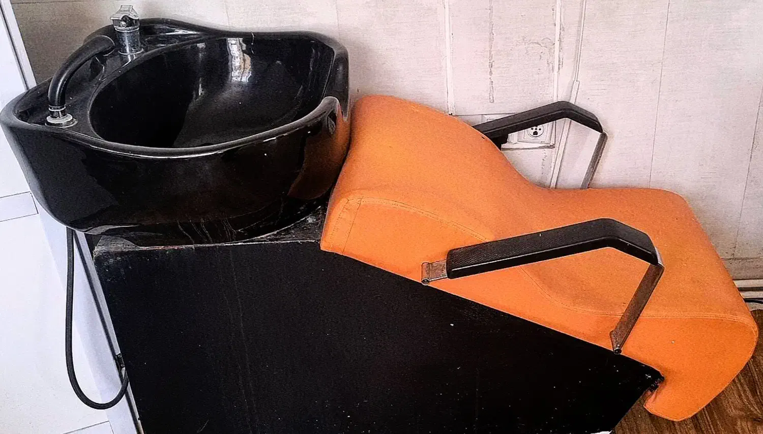 سرشور و صندلی اصلاح و میکاپ کارکرده|آرایشگاه و سالنهای زیبایی|نیشابور, دارایی|دیوار