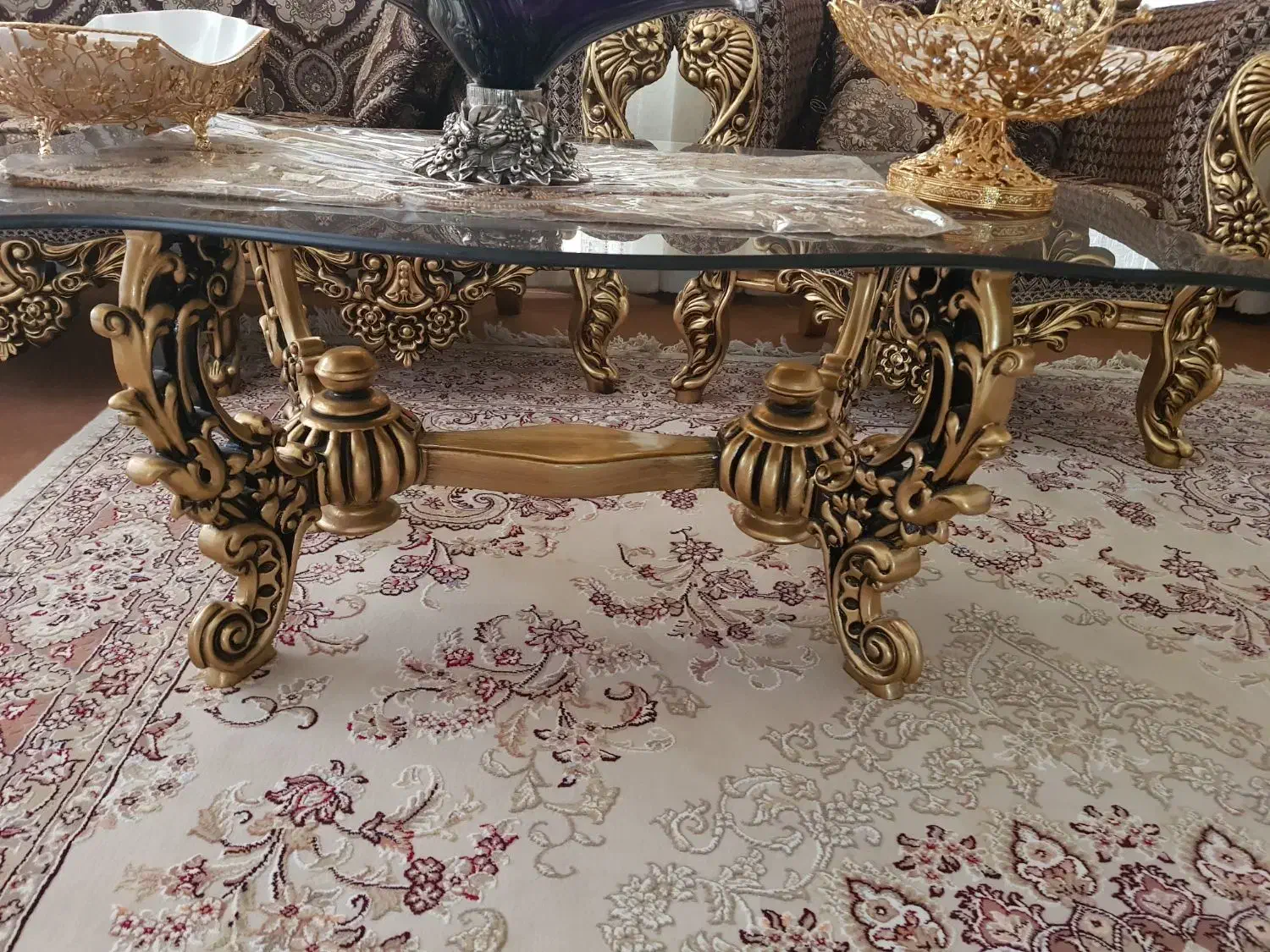 مبلمان سلطنتی ومیز ناهار خوری.|مبلمان خانگی و میز عسلی|قم, آذر (نکویی)|دیوار