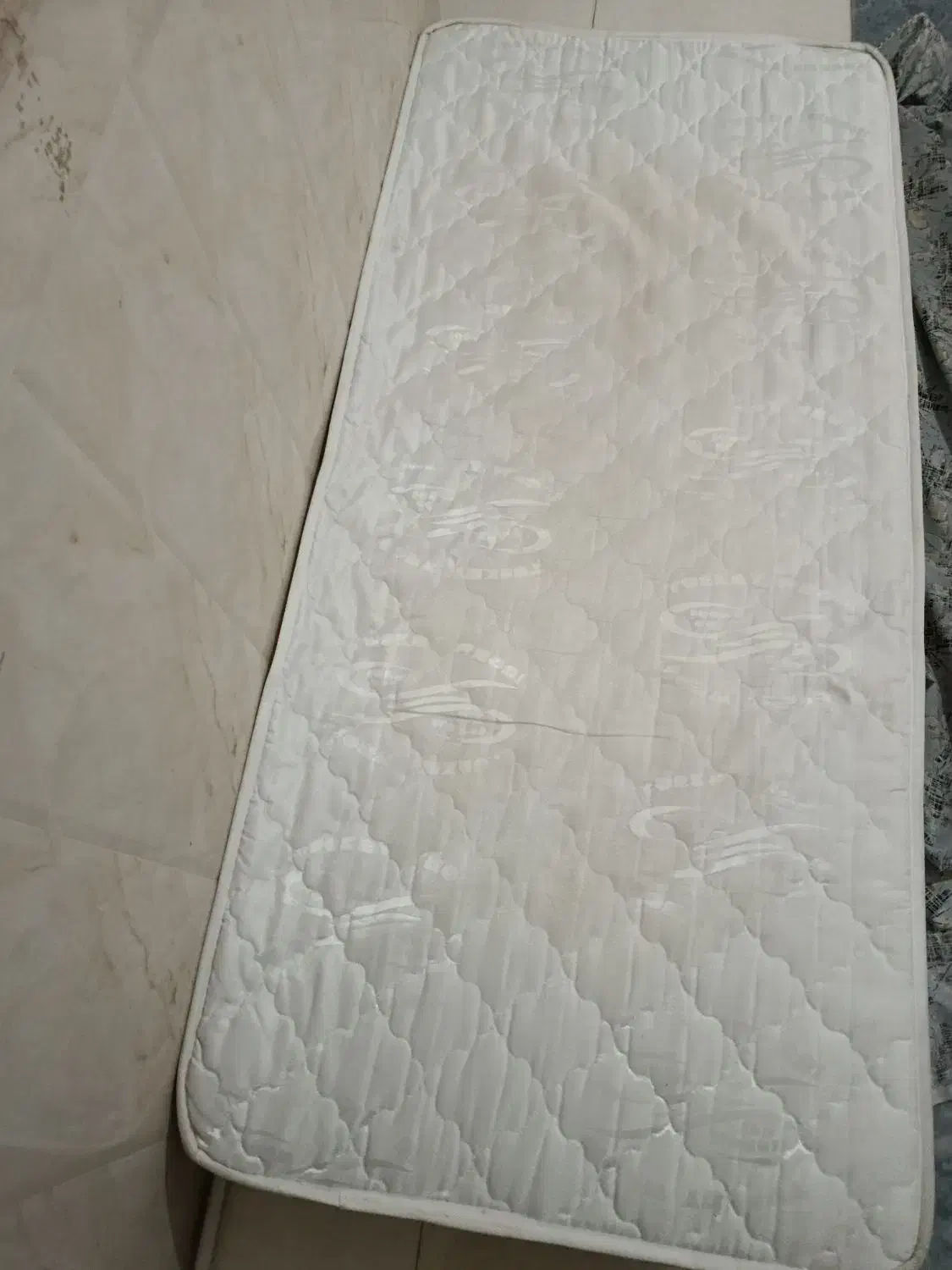 تشک تخت|تشک تختخواب|نیشابور, ۲۲ بهمن|دیوار