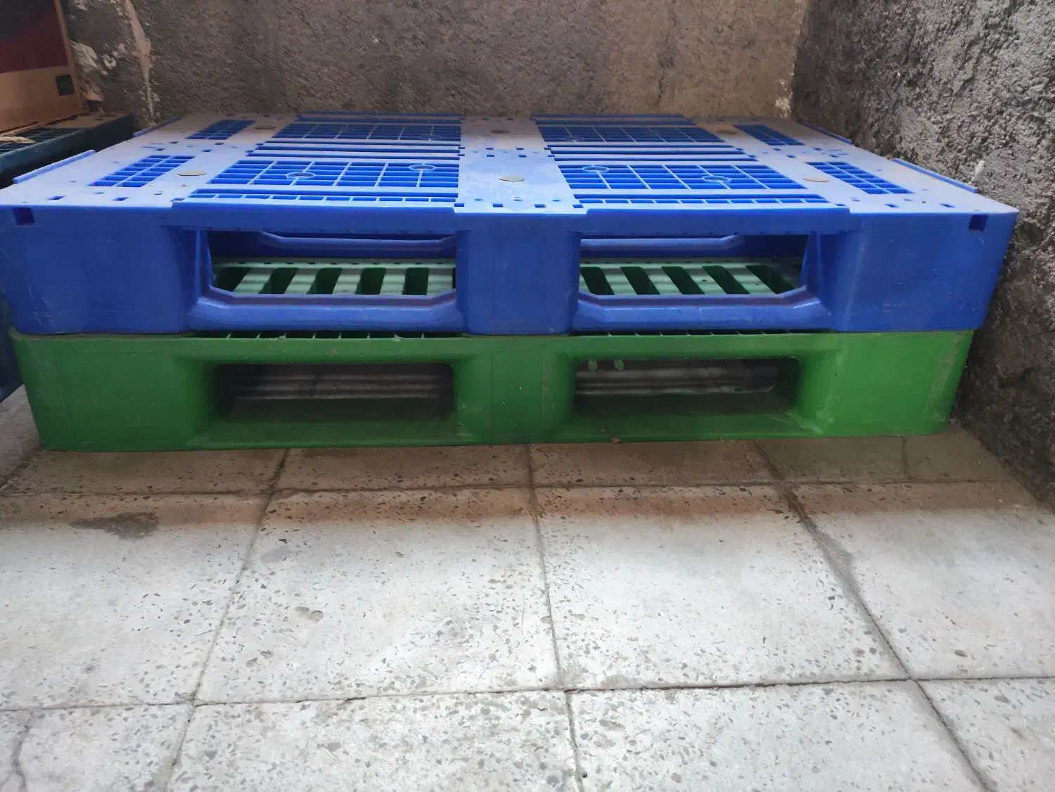 پالت پلاستیکی|ابزارآلات|هشتگرد, فاز ۱ مهستان|دیوار