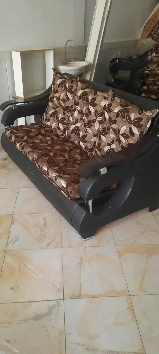 مبل راحتی وجلو مبلی|مبلمان خانگی و میز عسلی|نیشابور, بلوار گلها|دیوار