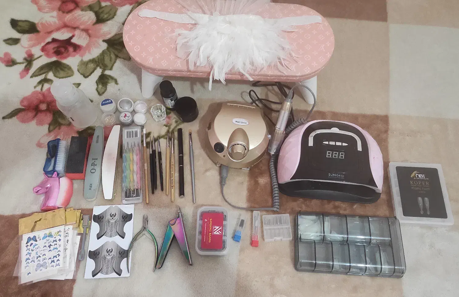 وسایل کاشت ناخن|آرایشگاه و سالن‌های زیبایی|اردبیل, |دیوار