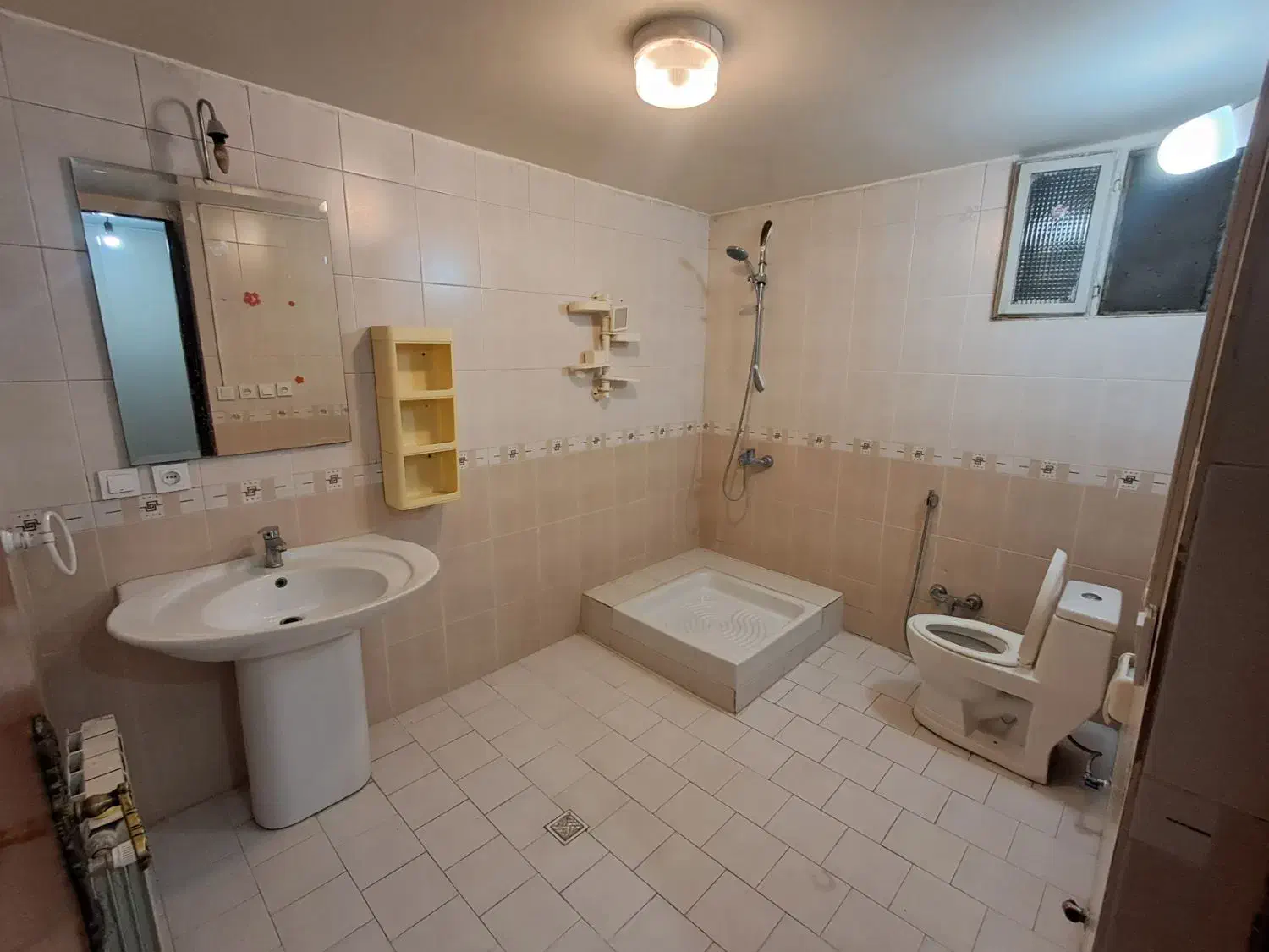 رهن و اجاره آپارتمان دروس / ۲۱۰ متر / ۳ خواب