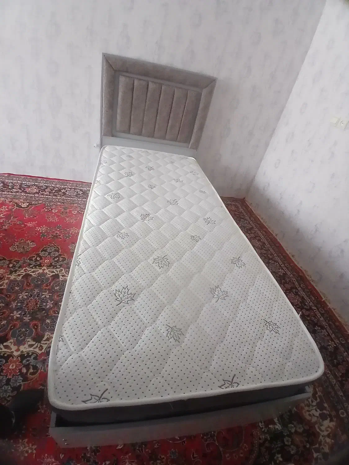 تخت تشک یک نفره|تخت و سرویس خواب|زرند, |دیوار