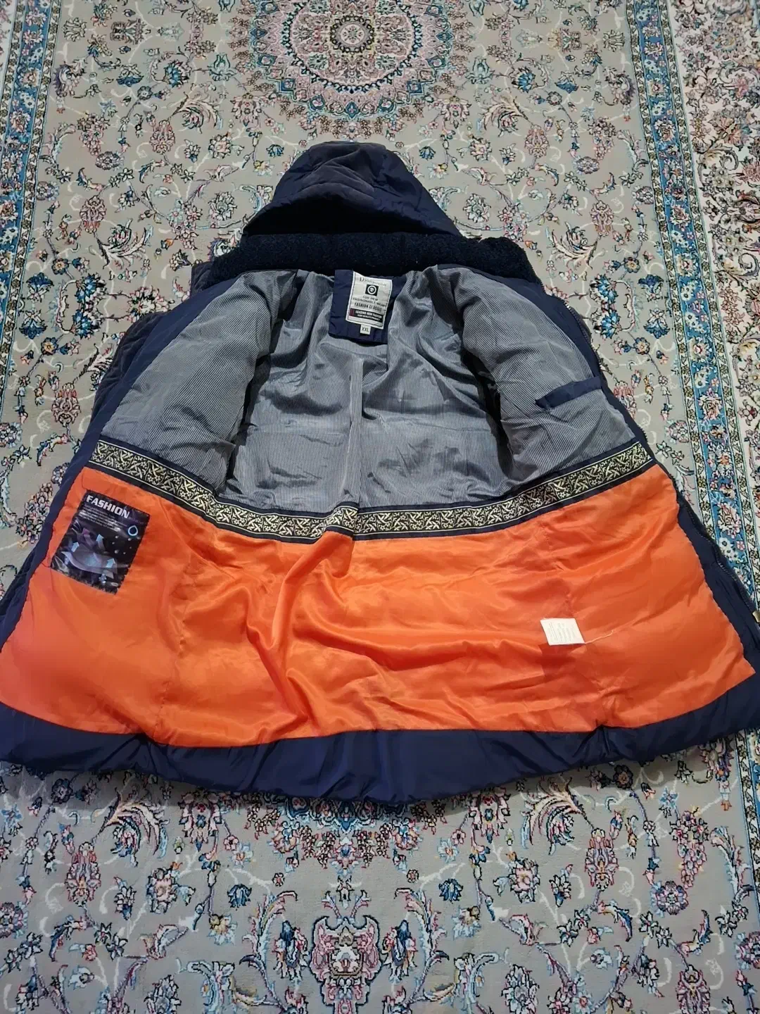 کاپشن|لباس|تکاب, |دیوار