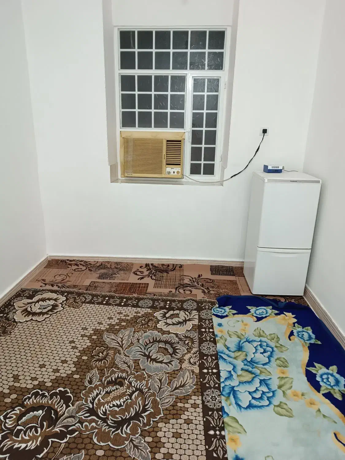 سویت تمیز باامکانات حیاط داره نزدیک به بیمارستان|اجارهٔ کوتاه‌مدت آپارتمان و سوئیت|میناب, |دیوار