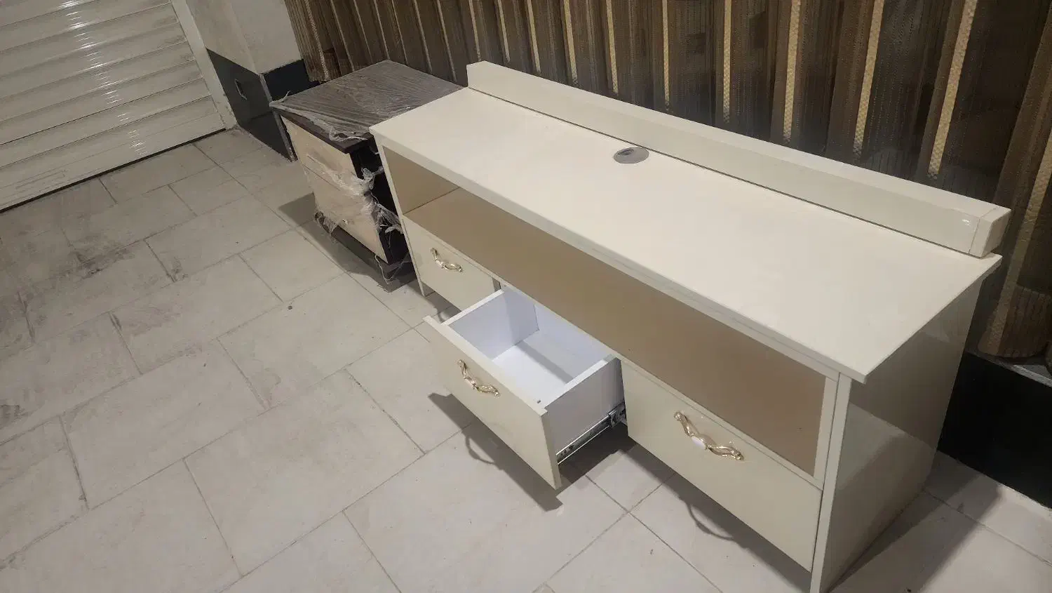 میز تلوزیون|میز تلویزیون|قم, صدوق|دیوار