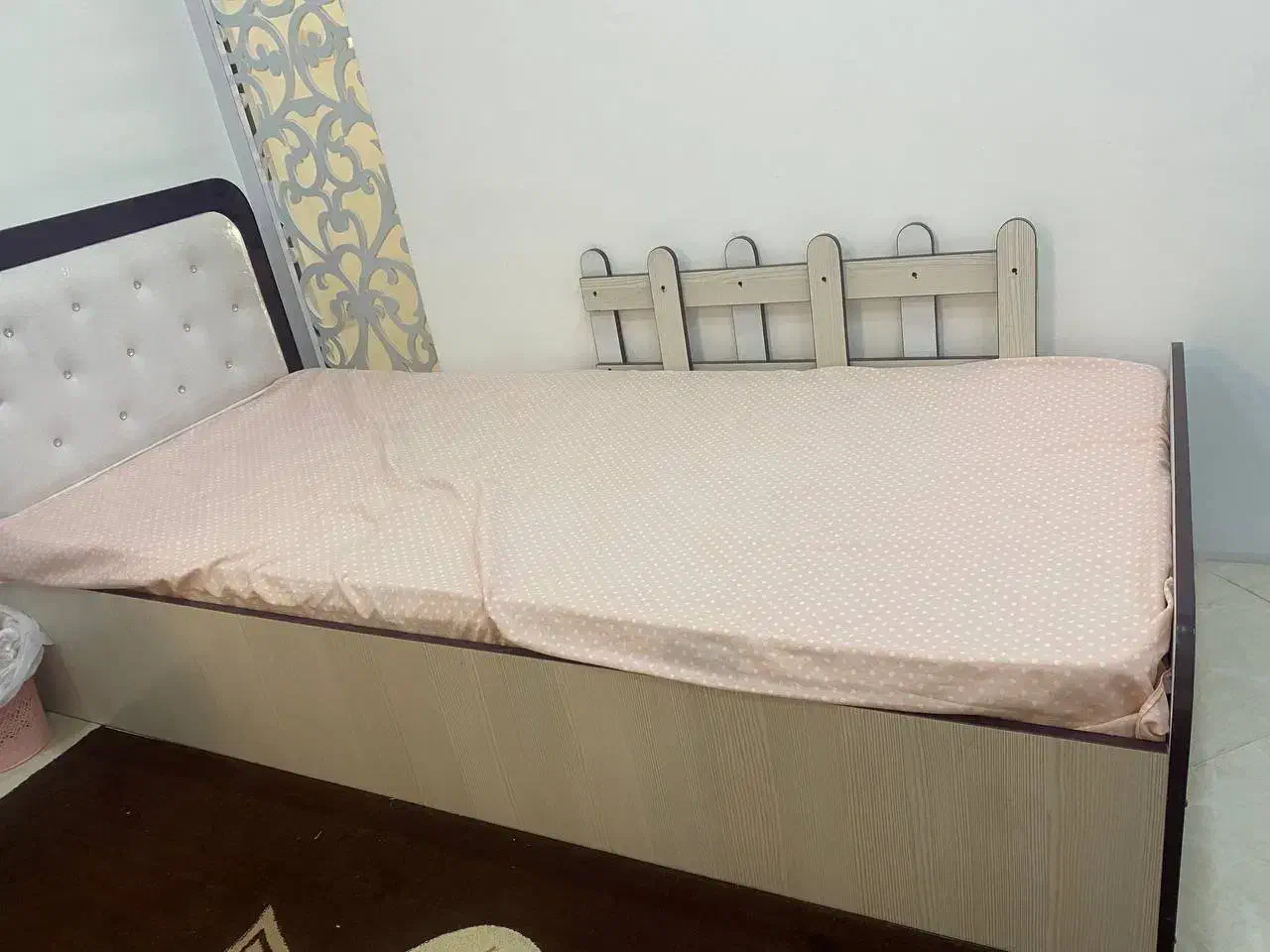 تخت  یکنفره|تخت و سرویس خواب|سبزوار, کوی بهار|دیوار