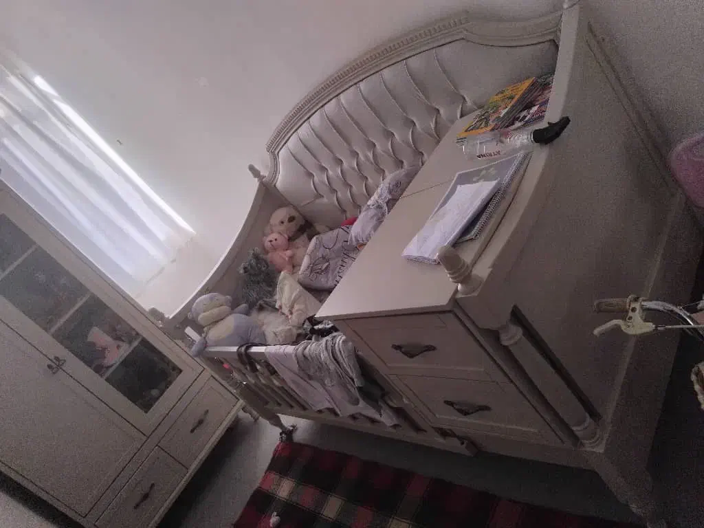 تخت وکمد کودک ونوجوان کاملا نو با تشک کاملا نو|اسباب و اثاث بچه|رودهن, |دیوار