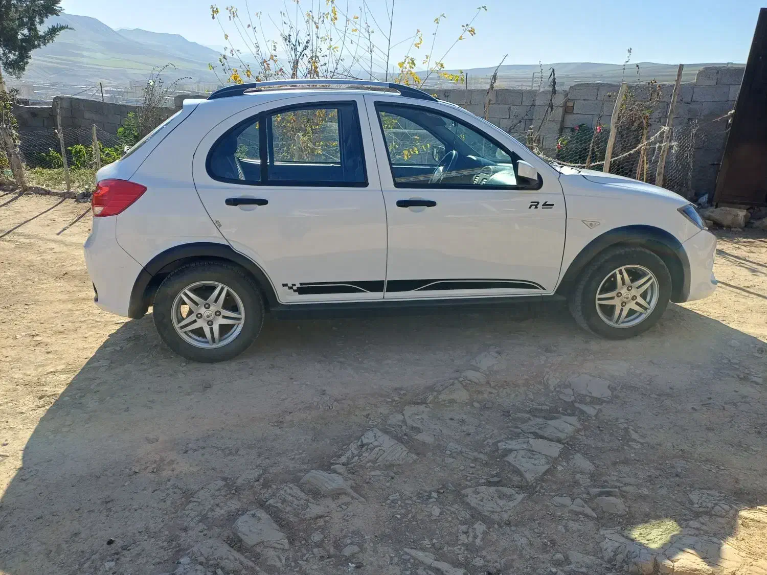 فروش فوری کوئیک R سفید مشکی|خودرو سواری و وانت|اردبیل, |دیوار