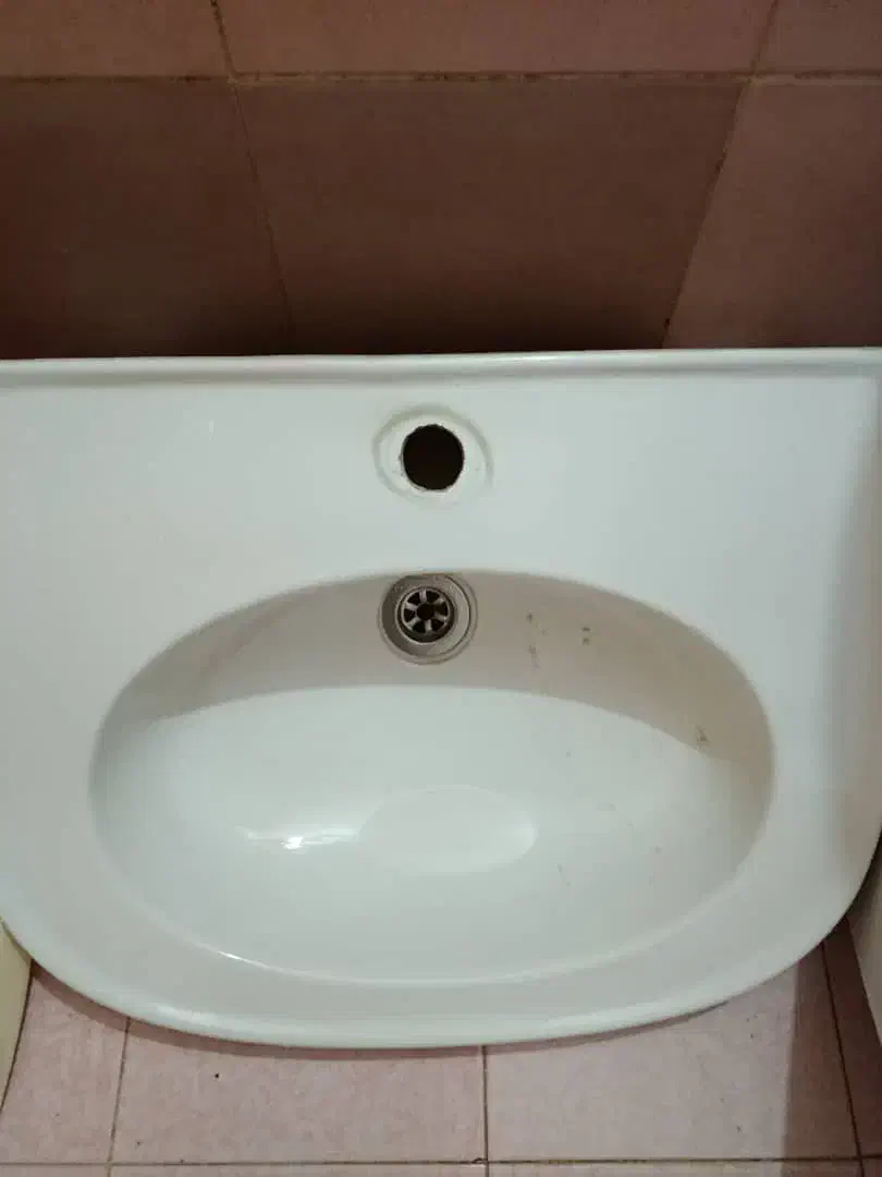 روشویی درحمام وتوالت|لوازم سرویس بهداشتی|گرمدره, |دیوار