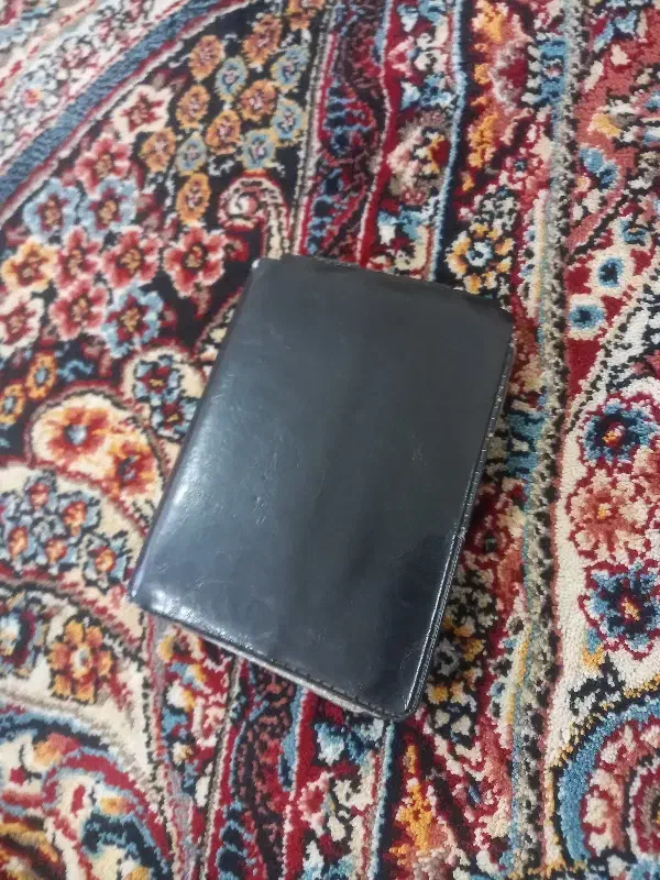 مدارک گمشده|اشیا|نظرآباد, رسالت|دیوار