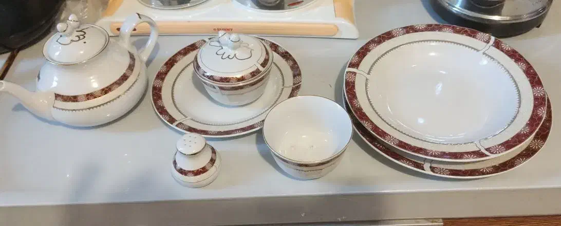 سرویس چینی حمید۶نفره|ظروف سرو و پذیرایی|شاهینشهر, اقبال لاهوری|دیوار