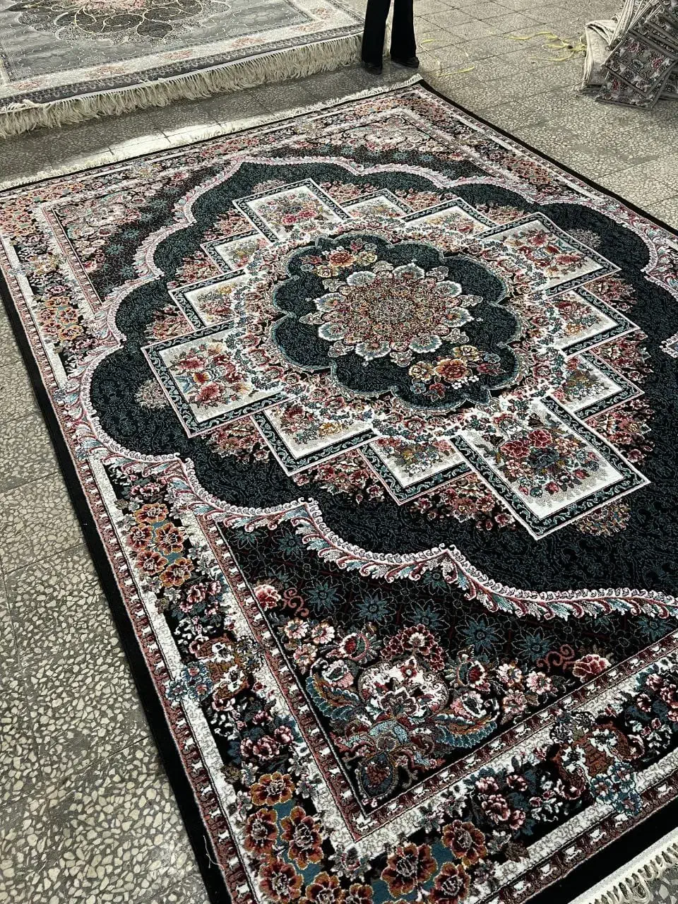 فرش ناردون ۷۰۰شونه ۹متری  اکبند ۸تخته تراکم ۱۸۰۰|فرش|اردبیل, |دیوار