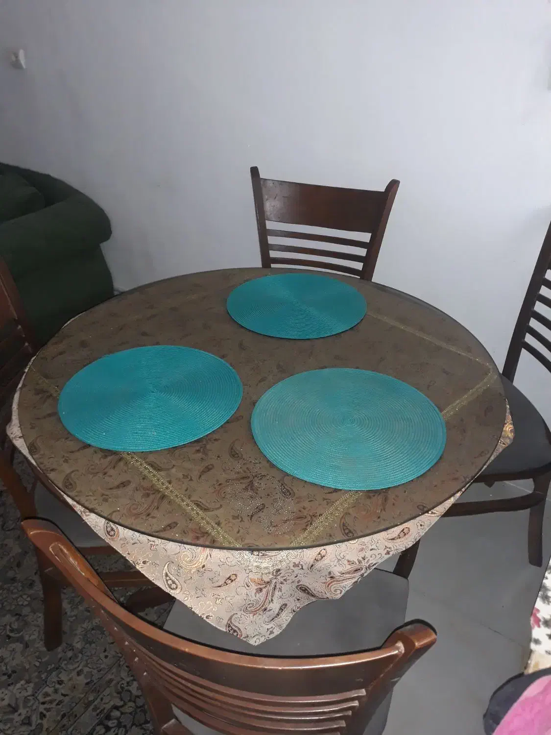 میز گرد ساده ۴ نفره|میز و صندلی غذاخوری|بومهن, |دیوار