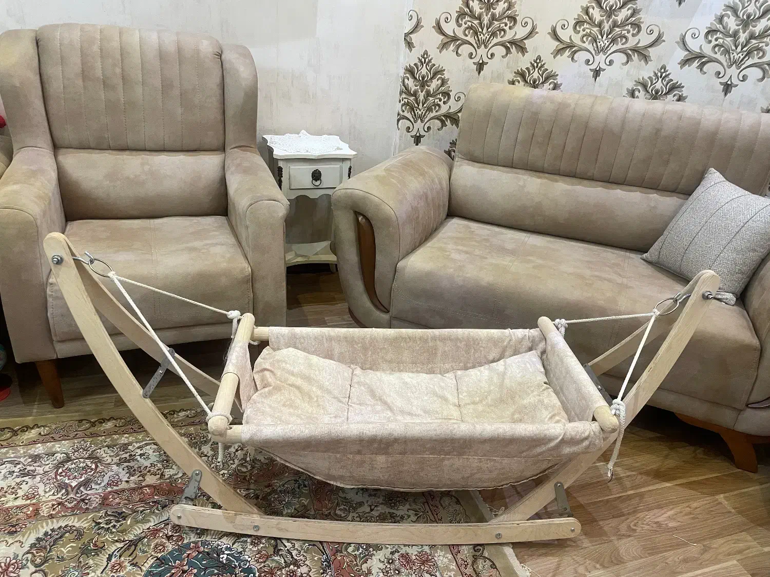 گهواره چوبی نانو|تخت و سرویس خواب|بندر انزلی, ساحل قو|دیوار