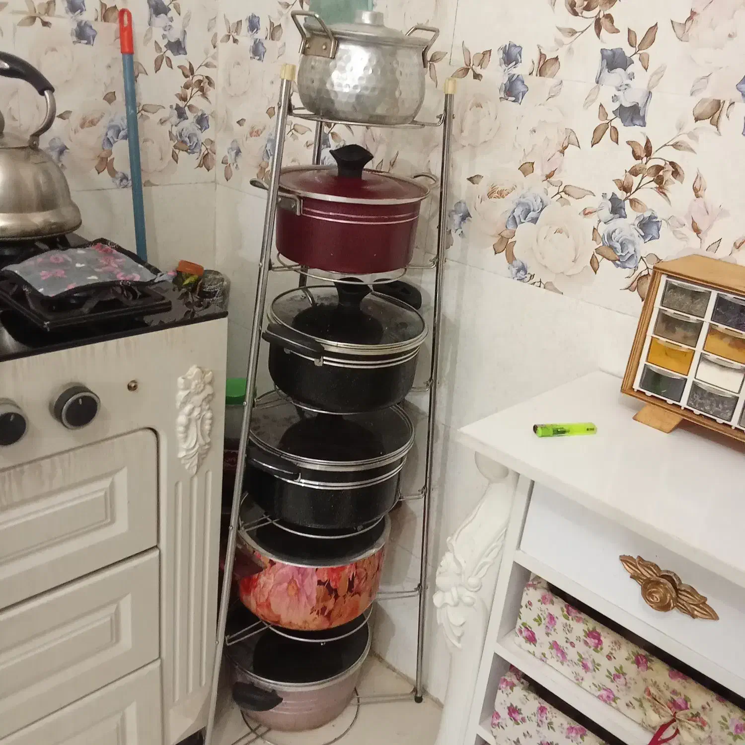 پایه قابلمه|آبچکان و نظمدهنده ظروف|نورآباد, |دیوار