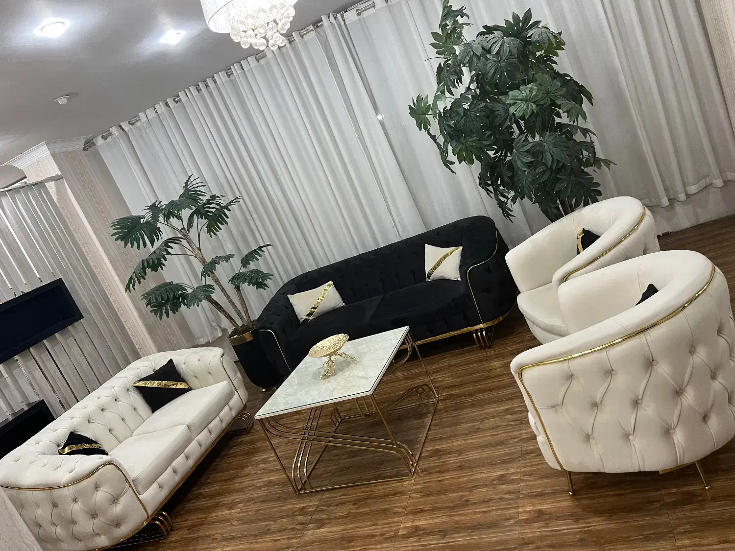 مبل در حد نو با کاور|مبلمان خانگی و میز عسلی|هشتگرد, هشتگرد قدیم|دیوار