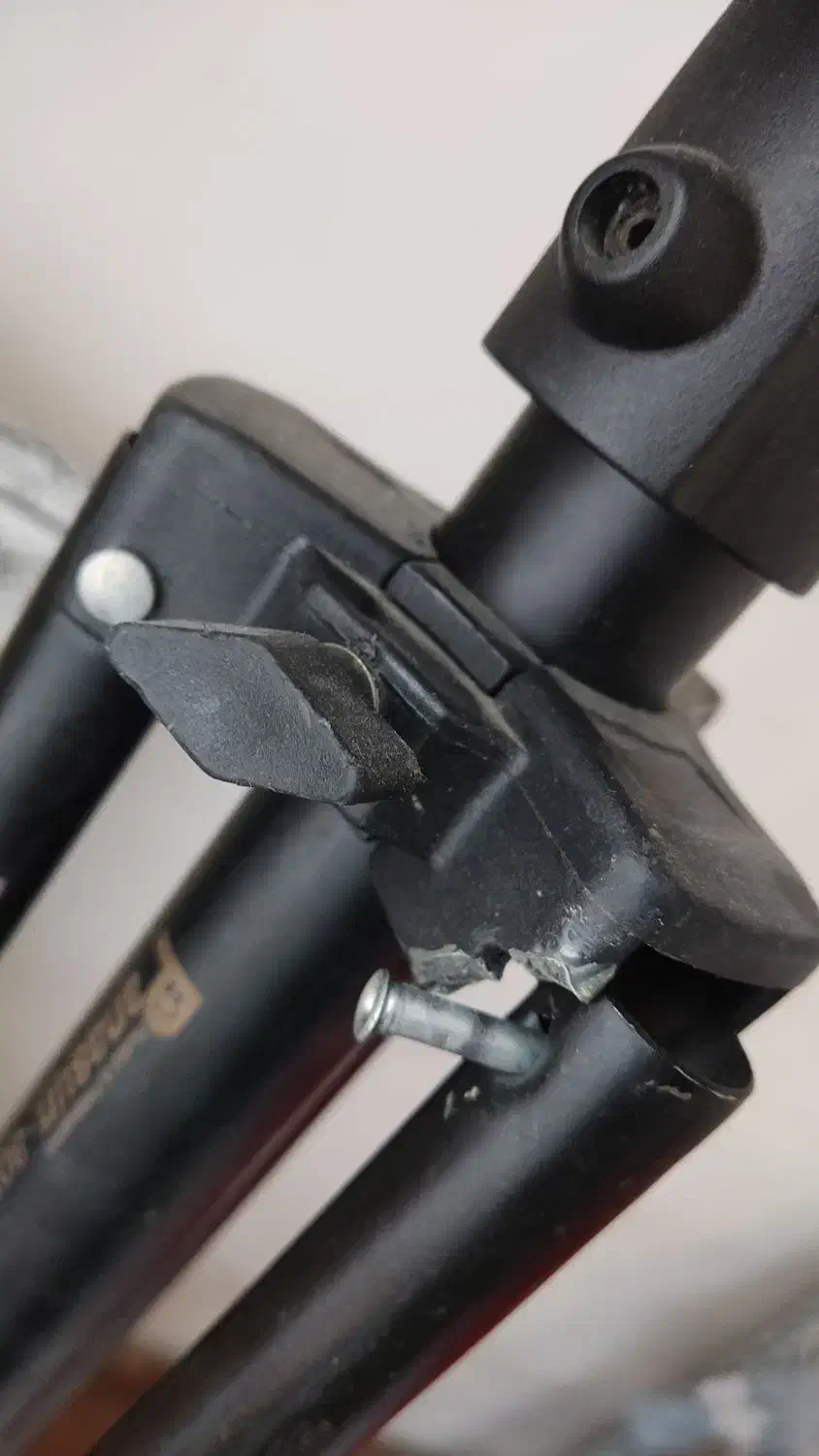 سه پایه نور گوشی و باند (نیاز به تعمیر)|دوربین عکاسی و فیلم‌برداری|تبریز, |دیوار