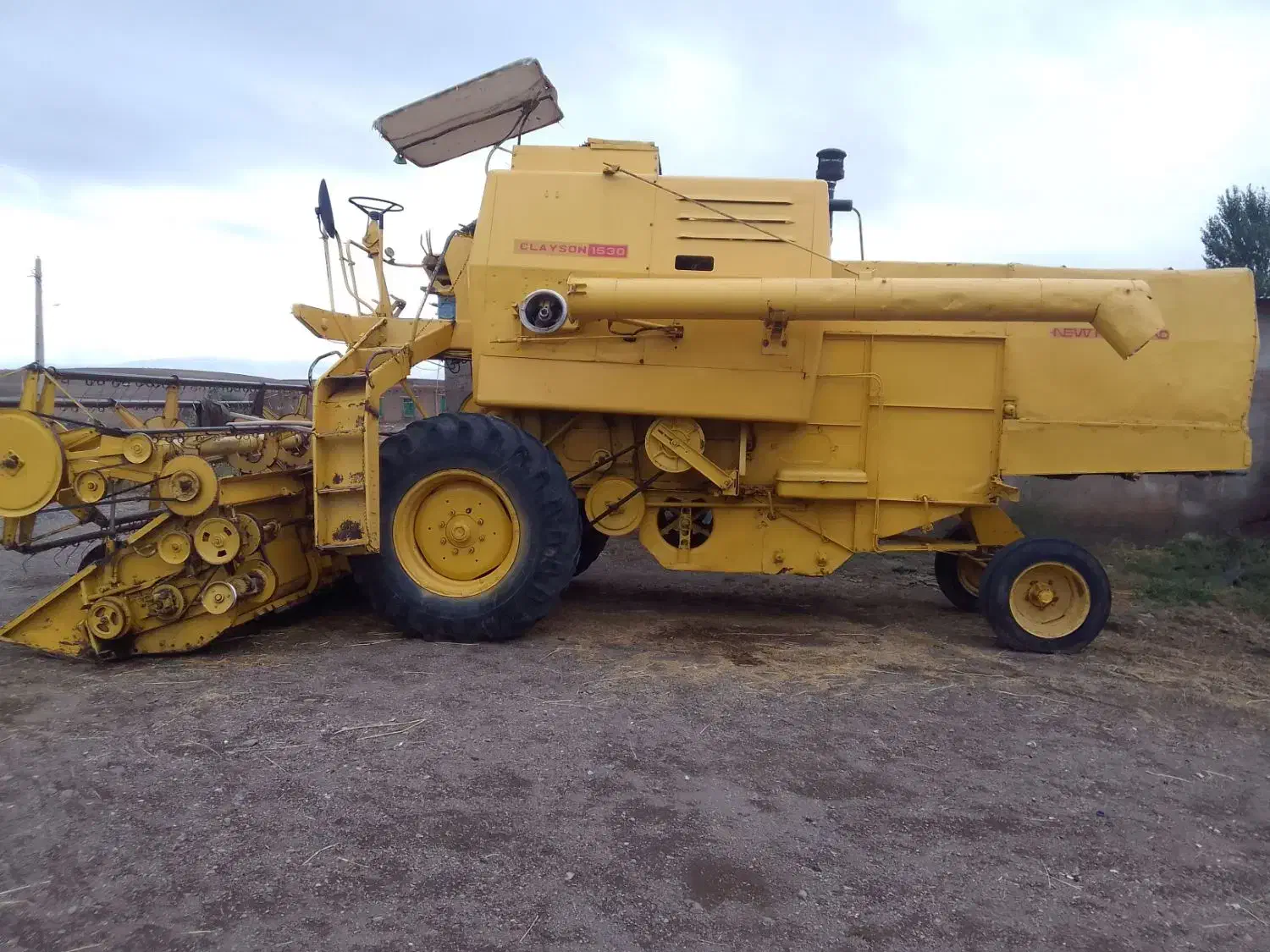 کمباین|خودرو سنگین|شیراز, چوگیاه‎|دیوار