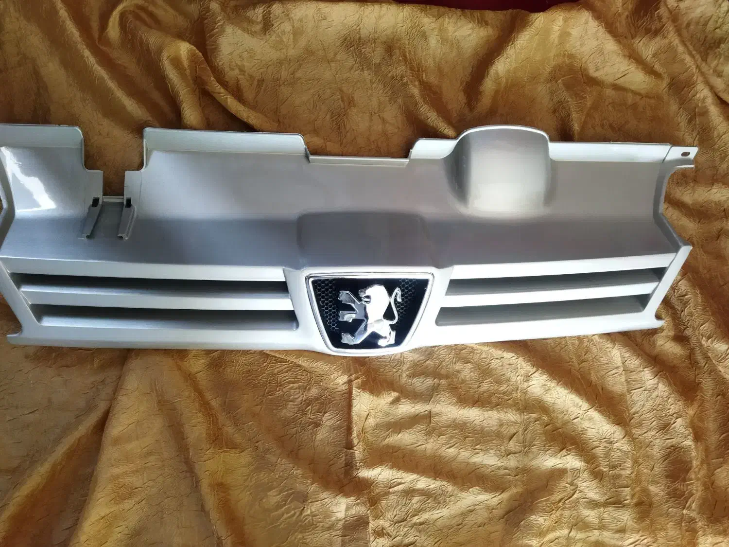 جلو پنجره پژو ۴۰۵ و پراید ۱۳۱ و ۱۳۲ رنگ کوره ایی|قطعات یدکی و لوازم جانبی|شیراز, وصال|دیوار