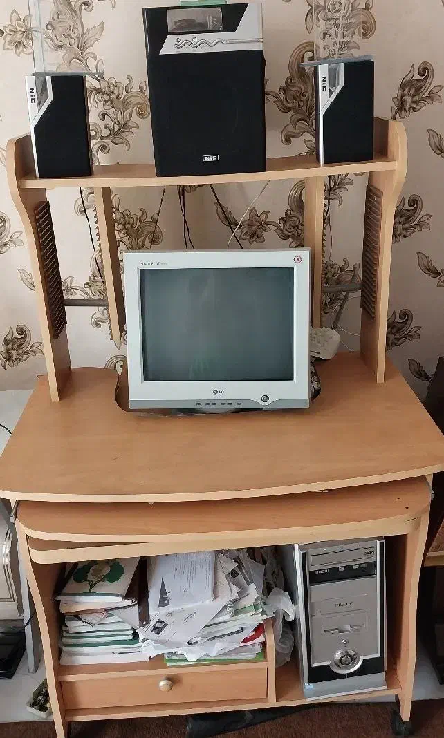 صندلی اصلاح و کامپیوتر و میز کامپیوتر|آرایشگاه و سالنهای زیبایی|مشهد, هنرور|دیوار