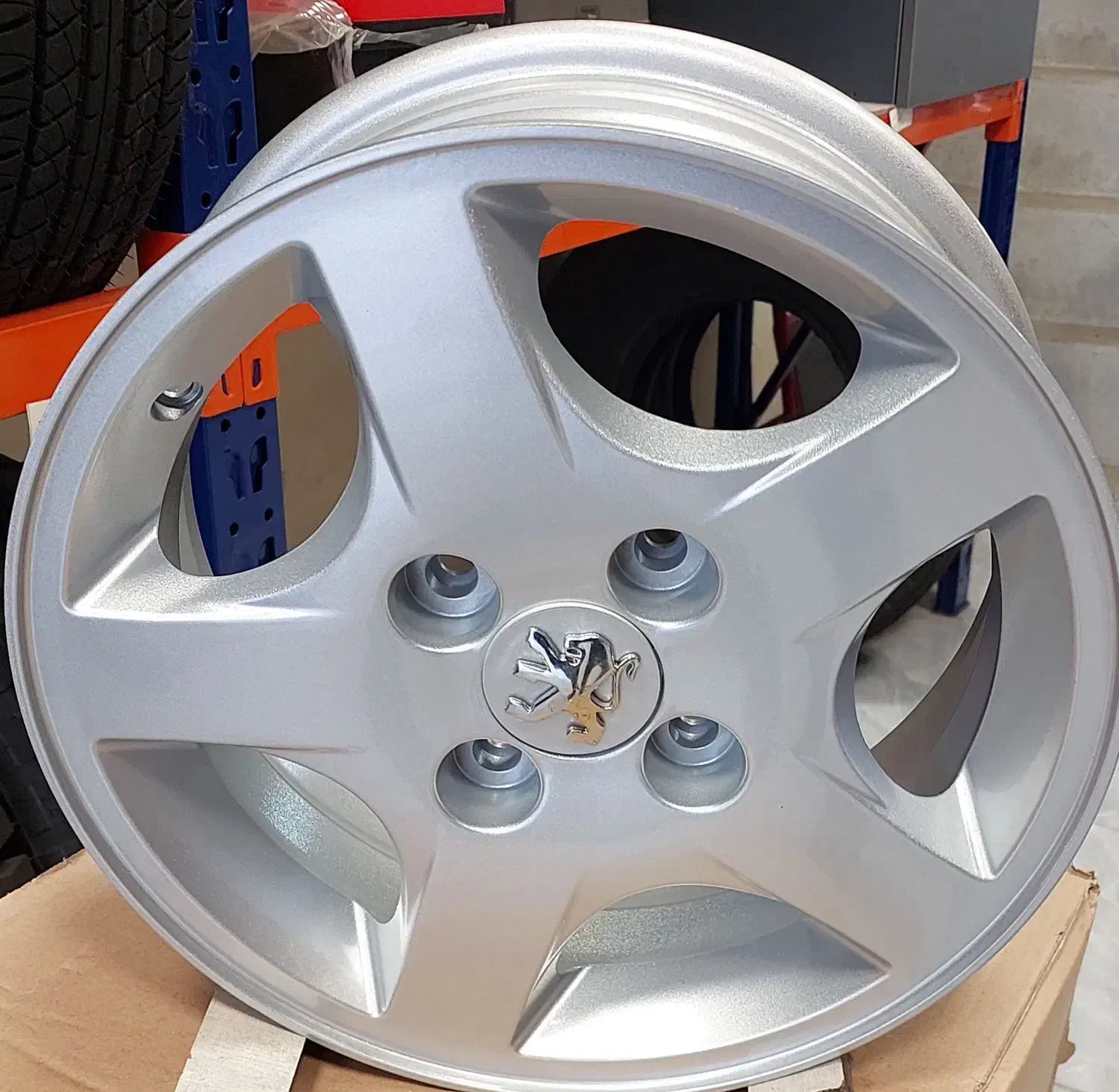 رینگ و لاستیک گیل تایر|قطعات یدکی و لوازم جانبی|رشت, حومه رشت|دیوار