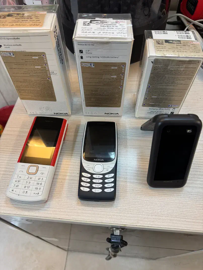 نوکیا اصل 2660 flip نوکیا اصل 5710 نوکیا اصل 8210|موبایل|تهران, علم و صنعت|دیوار