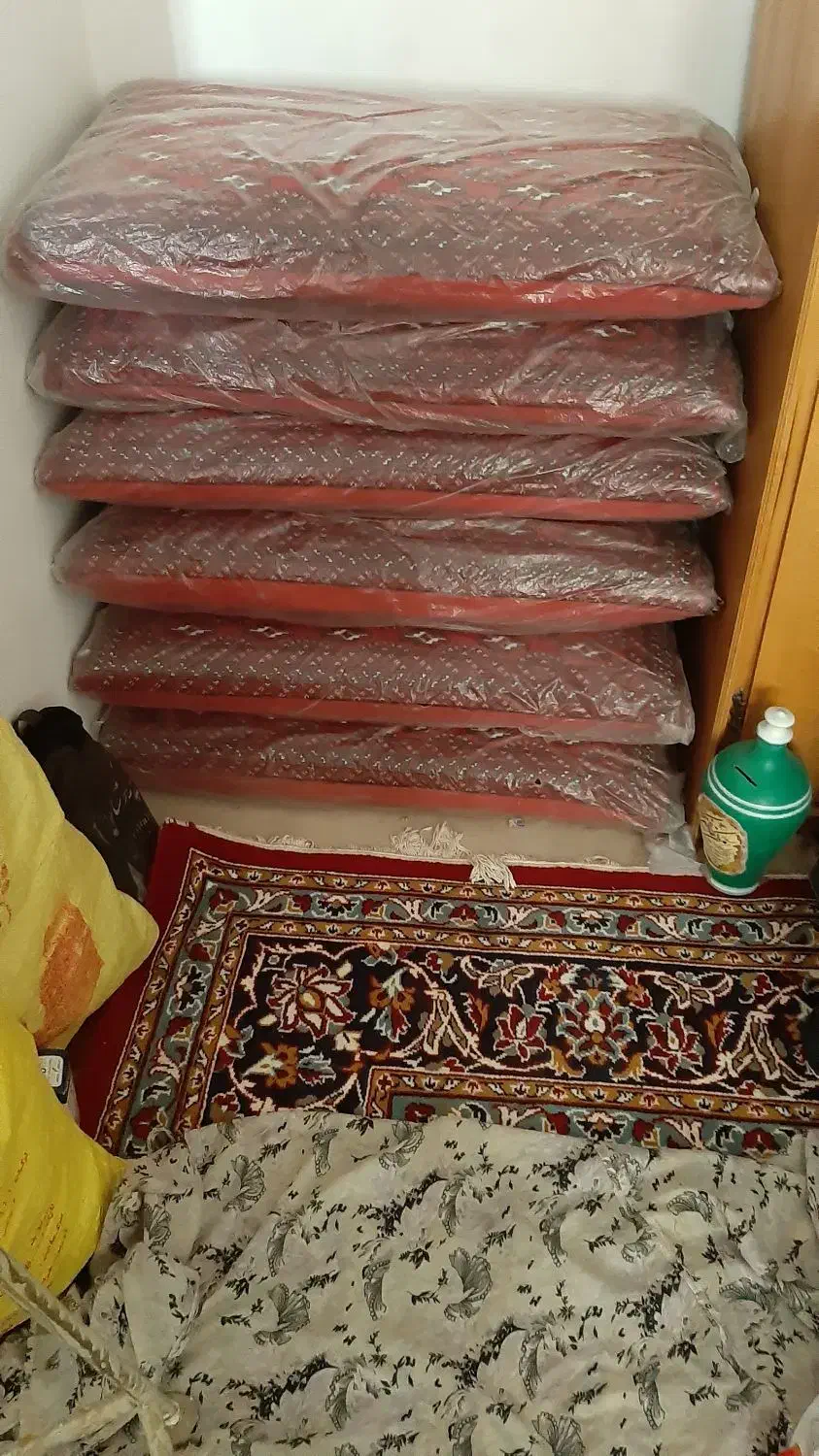 هشت عدد پشتی نونو رنگ لاکی|پشتی|سبزوار, امیر کبیر|دیوار