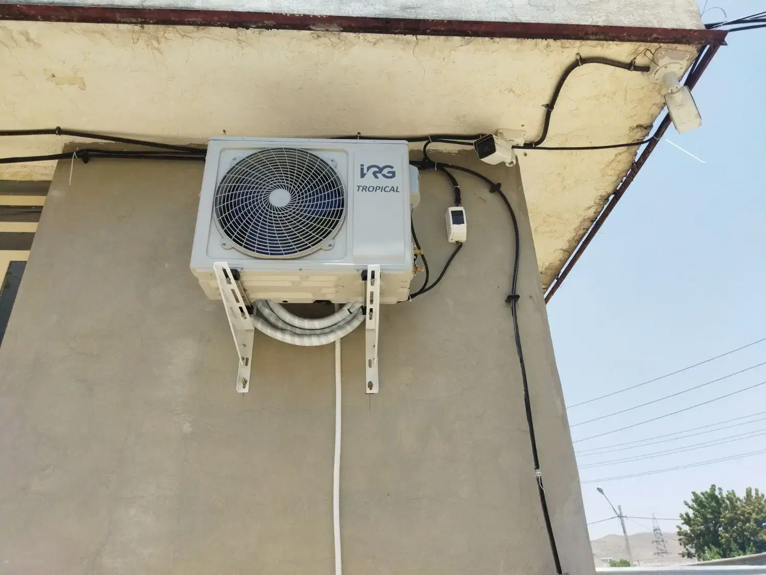 خدمات نصب تعمیر انواع کولرگازی اسپیلت پکیج|خدمات پیشه و مهارت|شیراز, میدان قائم|دیوار