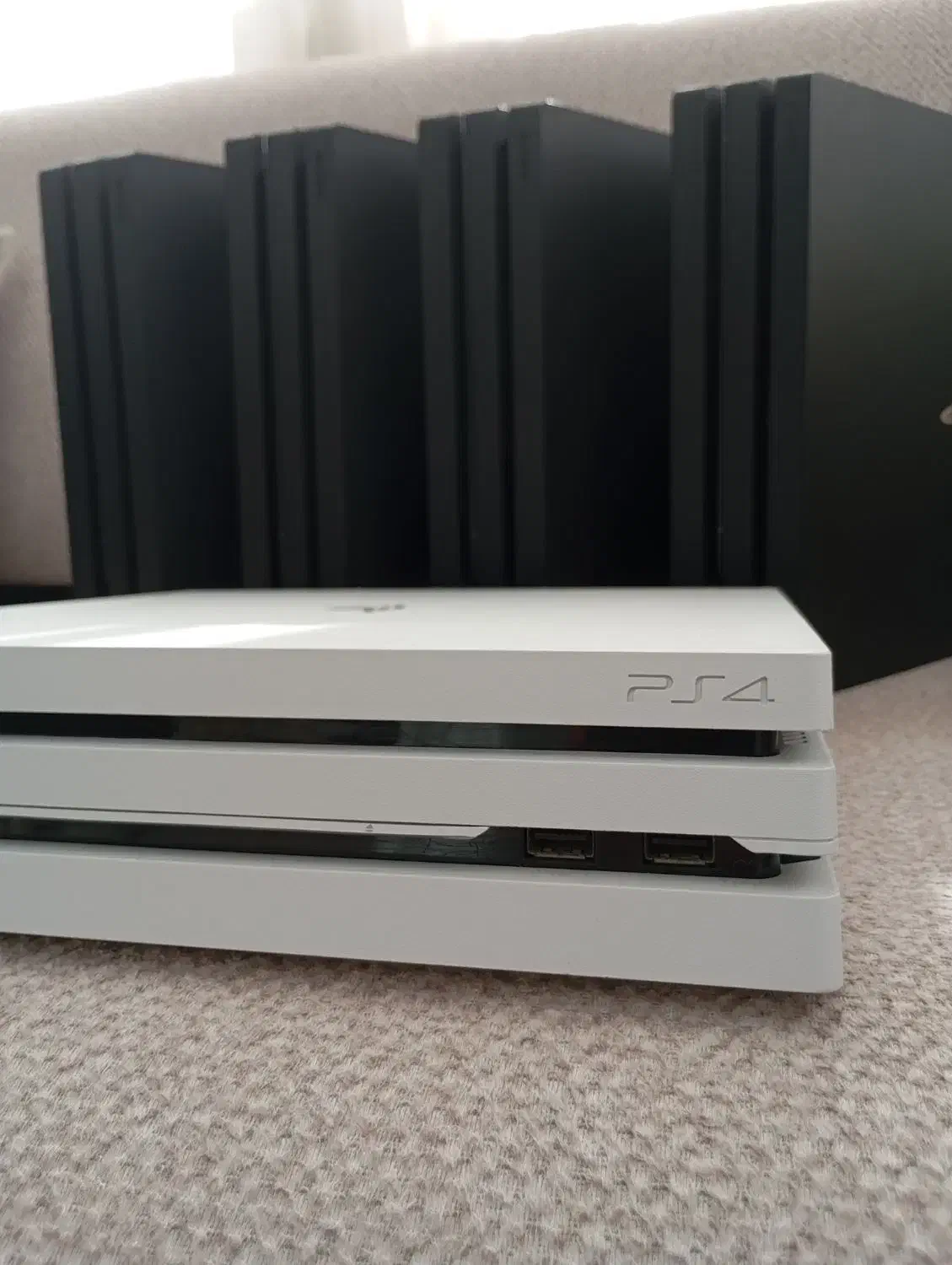 ps4 pro 1TB سفید|کنسول، بازی ویدئویی و آنلاین|کرج, کوی امامیه|دیوار