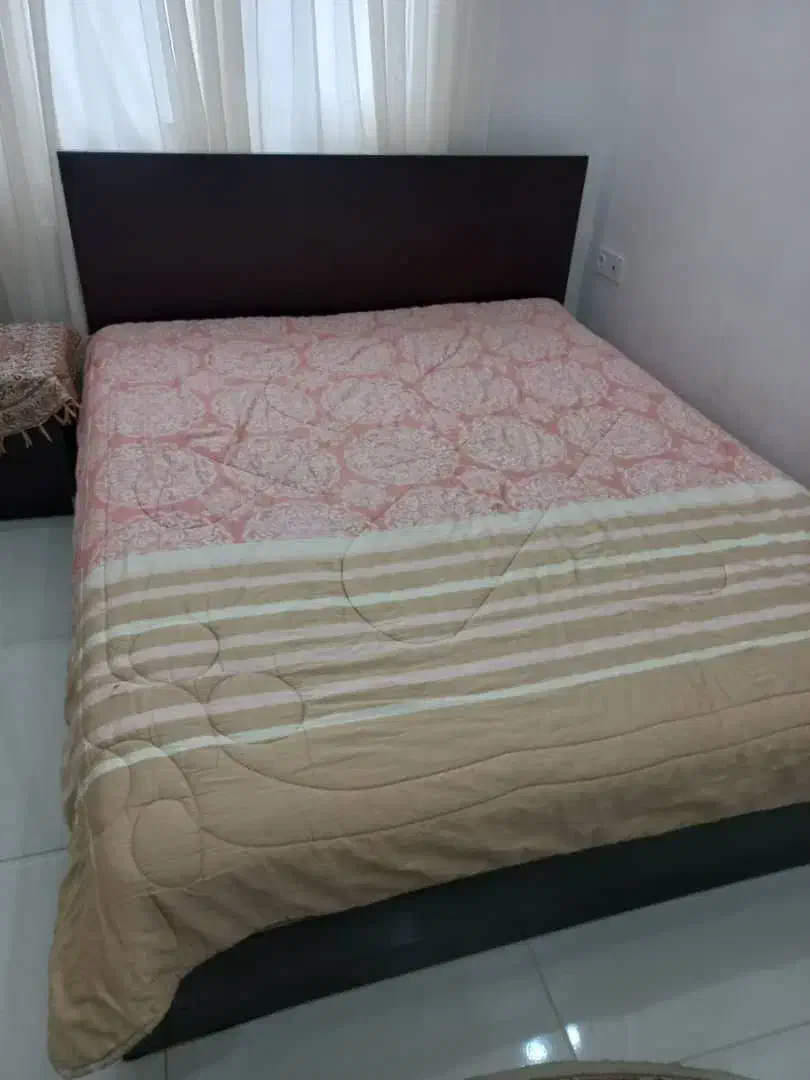 تخت دونفره چوبی بدون تشک با دراورآینه دار،پاتختی|تخت و سرویس خواب|لاهیجان, کوی استادان|دیوار