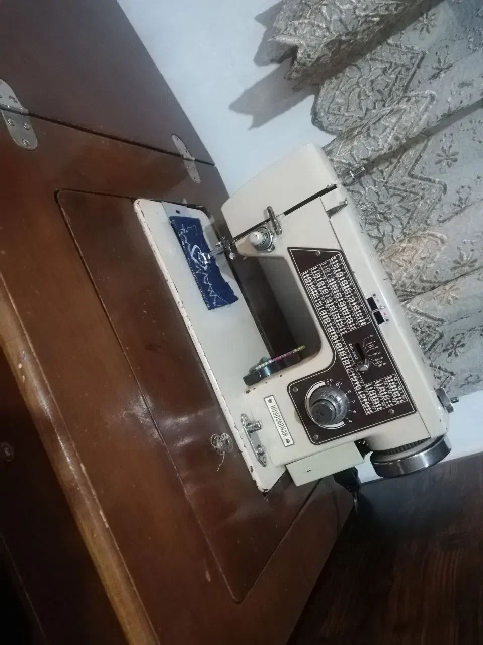 چرخ خیاطی و گلدوزی|چرخ خیاطی و ریسندگی|صفادشت, |دیوار