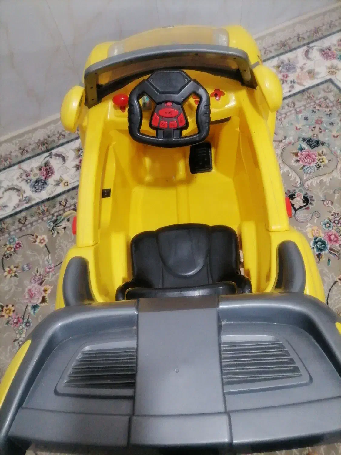 ماشین شارژی سالم|اسباب‌بازی بچه|ایلام, |دیوار