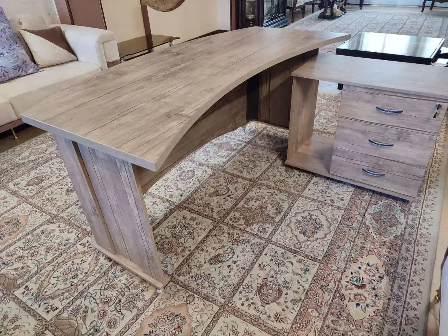 میز اداری بسیار تمیز و در حد نو|مبلمان اداری|نجفآباد, فردوسی شمالی|دیوار