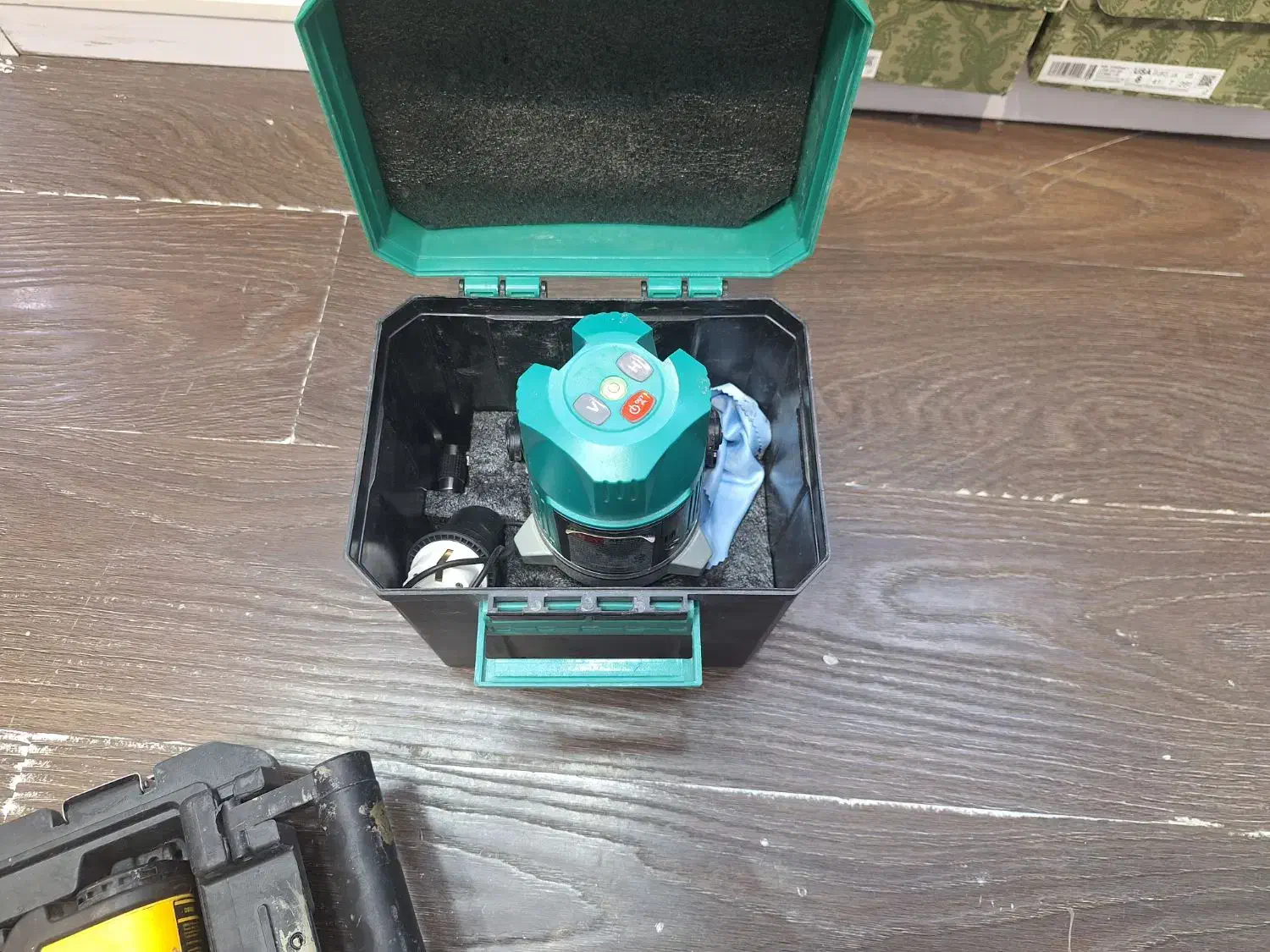 دو عدد تراز لیزی دی سی آی و دی والت|ابزارآلات|بندرعباس, |دیوار