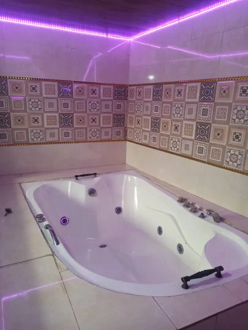 اجاره ویلا وسوییت باغ بهادران باغبهادران باغبادران|اجارهٔ کوتاه‌مدت ویلا و باغ|باغ بهادران, |دیوار