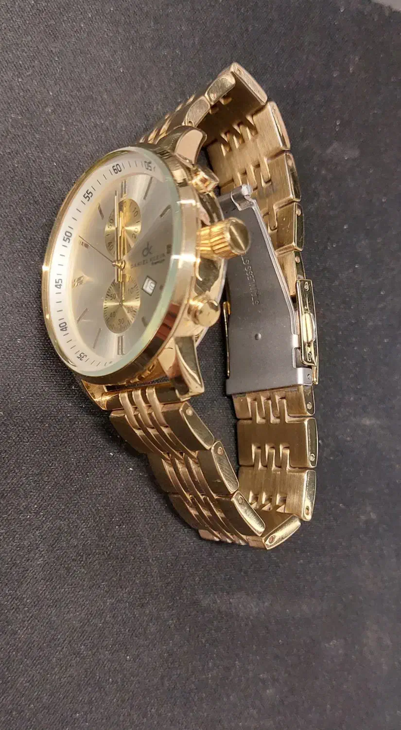 ساعت دنیل کلین|ساعت|اصفهان, پوریای ولی|دیوار